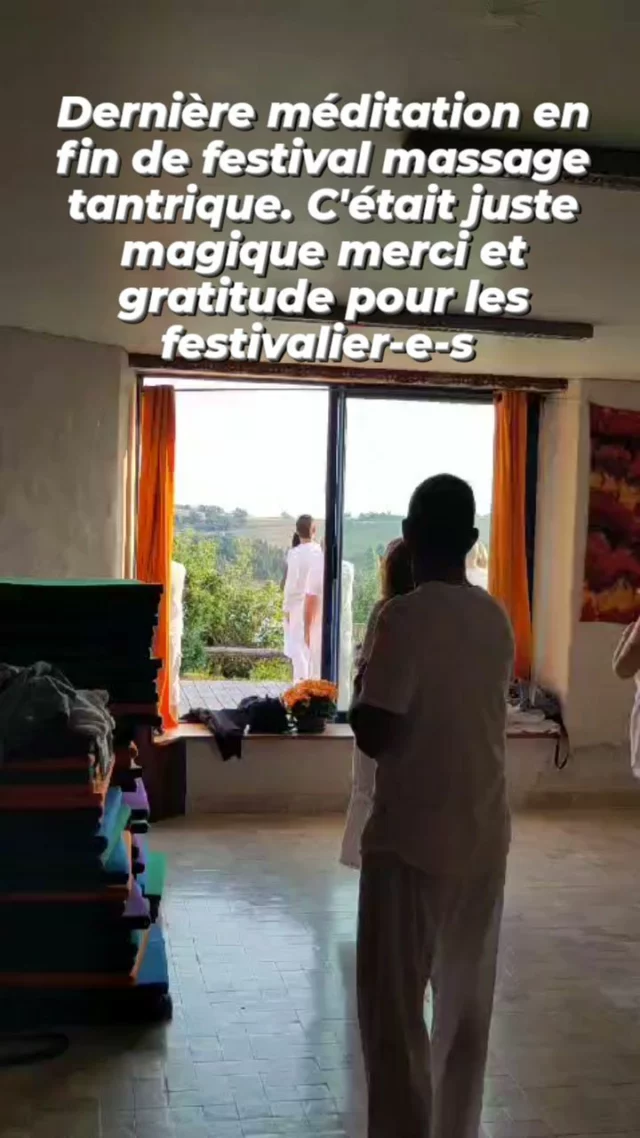 Méditation du coeur 💞 pour le dernier jour du festival massage tantrique. 
Un immense merci 🙏 à toutes les personnes qui nous ont fait confiance.
C'était juste MAGIQUE.🎆💥
Pensez à vous inscrire à notre newsletter 📬 (lien vers notre site dans la bio) 
A bientôt pour de nouvelles aventures du toucher en conscience 🕉️